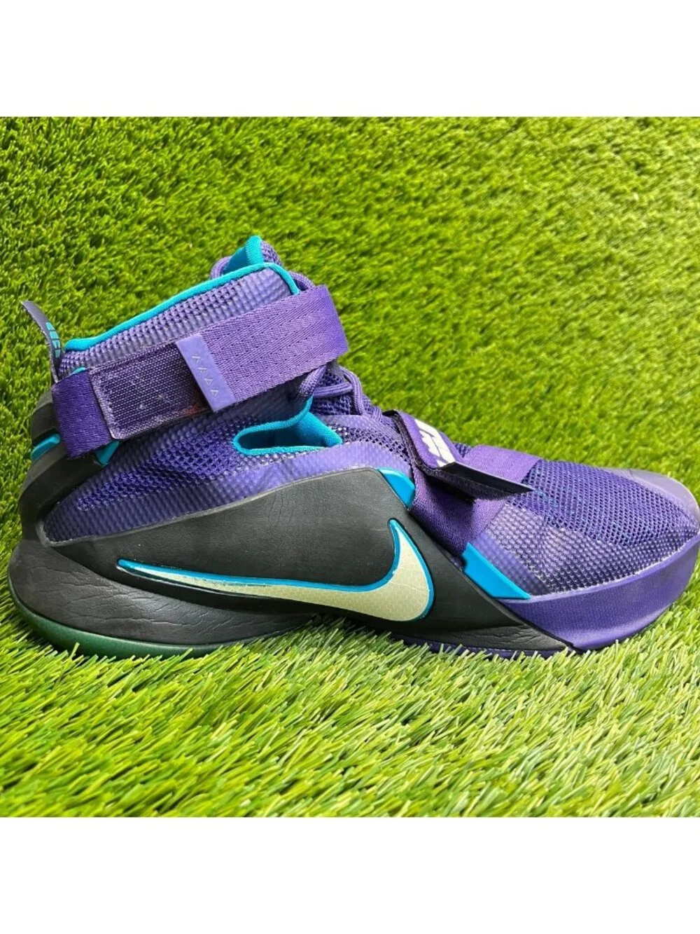 Nike LeBron Soldier 9 Mens Size 12.5 Purple Athletic Basketball Shoes Sneakers